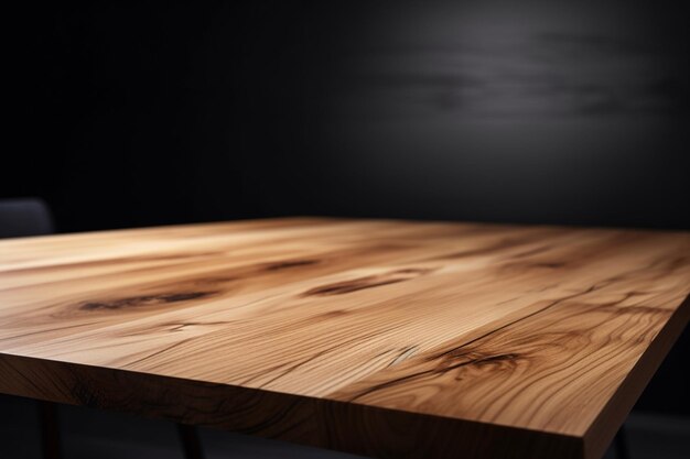 Una mesa de madera con un fondo negro y un fondo negro.