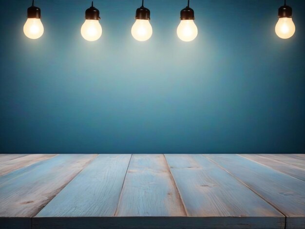 Mesa de madera con fondo de pared de estuco azul con haz de luz Maqueta de presentación del producto