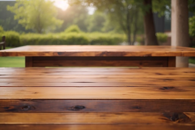 Mesa de madera en el frente fondo borroso