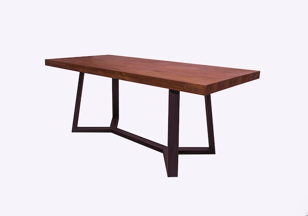 mesa de madera lacada con patas de metal negro sobre fondo blanco en un ángulo de 45 grados