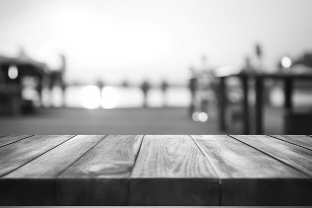 Mesa de madera con luces bokeh de fondo en blanco y negro