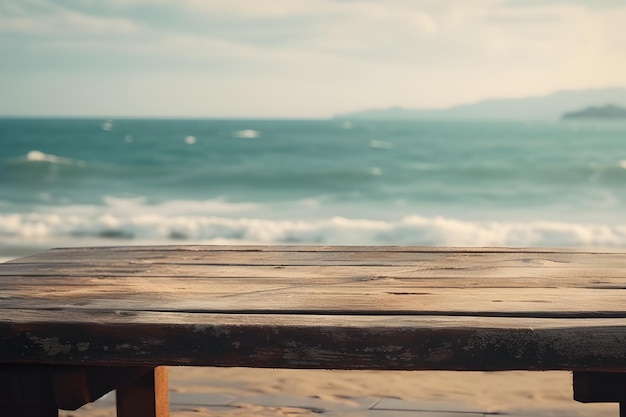 Mesa de madera en el mar de fondo borroso al aire libre con espacio de copia vacío