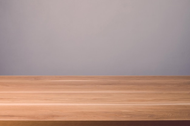 Mesa de madera marrón aislada sobre fondo blanco Para Mockup o exhibición de publicidad de productos