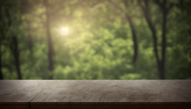 Mesa de madera con una mesa de madera frente a un fondo forestal