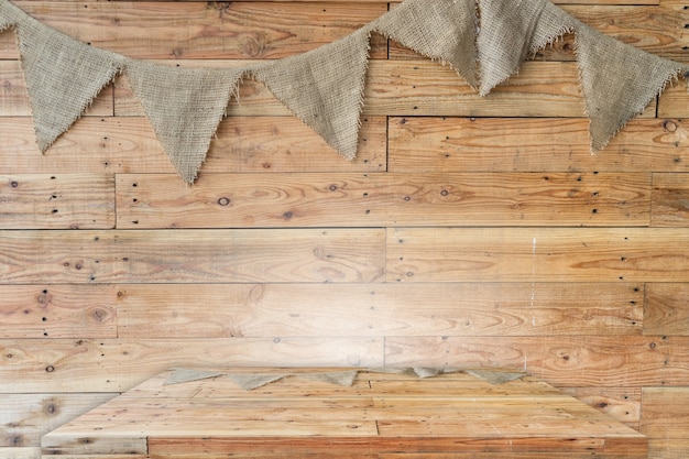 Mesa de madera o estante con fondo