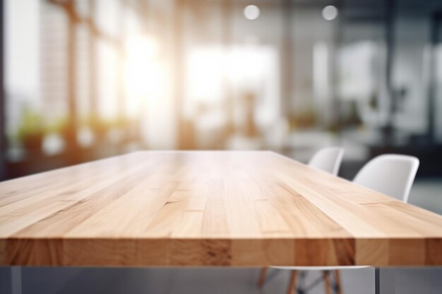 Una mesa de madera en una oficina con una silla blanca al fondo