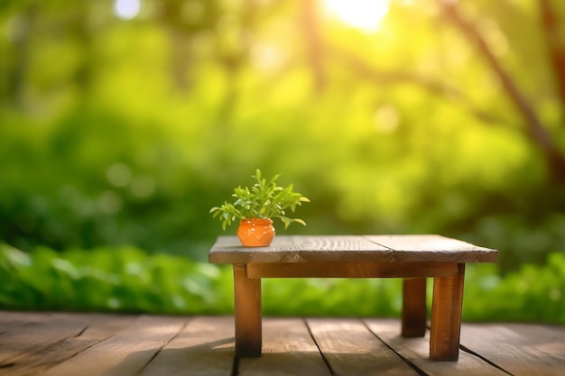 Una mesa de madera con una planta encima.