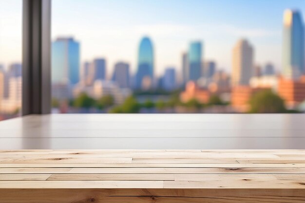 Mesa de madera sobre fondo blanco borroso del edificio para el montaje de sus productos