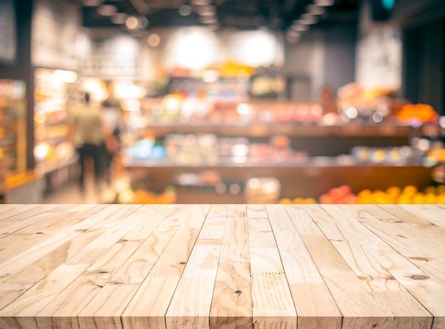 Mesa de madera con textura de desenfoque de comestibles, tienda de mercado