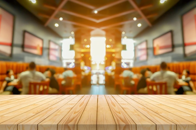 Foto mesa de madera vacía con café restaurante interior fondo borroso