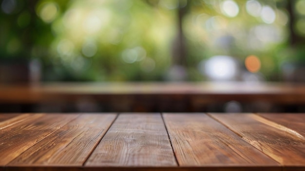 Mesa de madera vacía y cafetería desdibujar el fondo con imagen bokeh