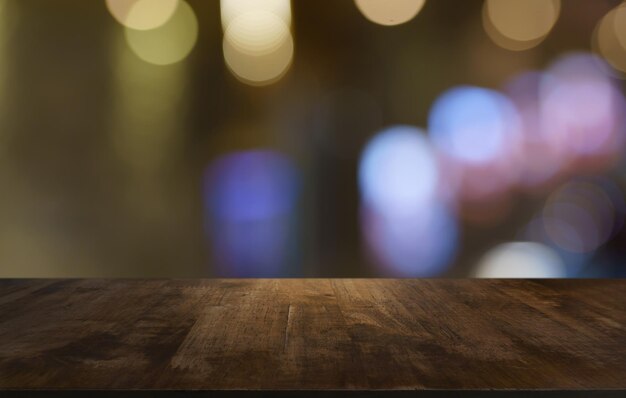 Mesa de madera vacía y desenfoque del fondo del jardín exterior Espacio de mesa de madera vacía para promoción de marketing de texto fondo de espacio de copia de mesa de madera en blanco