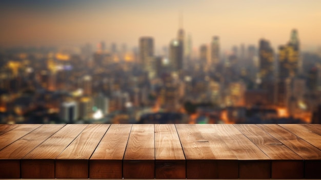 La mesa de madera vacía con un fondo borroso del horizonte de la ciudad