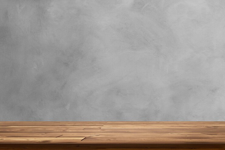 Mesa de madera vacía con fondo de pared de cemento