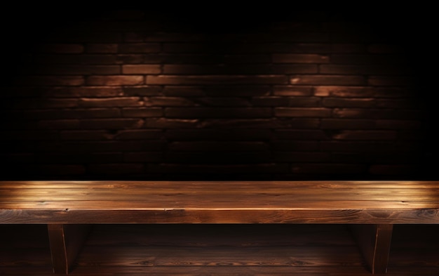 Una mesa de madera vacía para presentación con un fondo oscuro e iluminación empotrada aislada