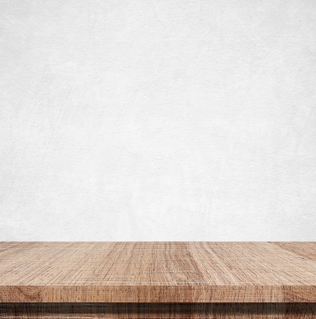 Mesa de madera vacía sobre la pared de cemento blanco, vintage, fondo, plantilla, montaje de exhibición de productos