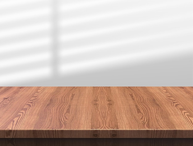 una mesa de madera con una ventana y persianas que dicen que estoy en ella