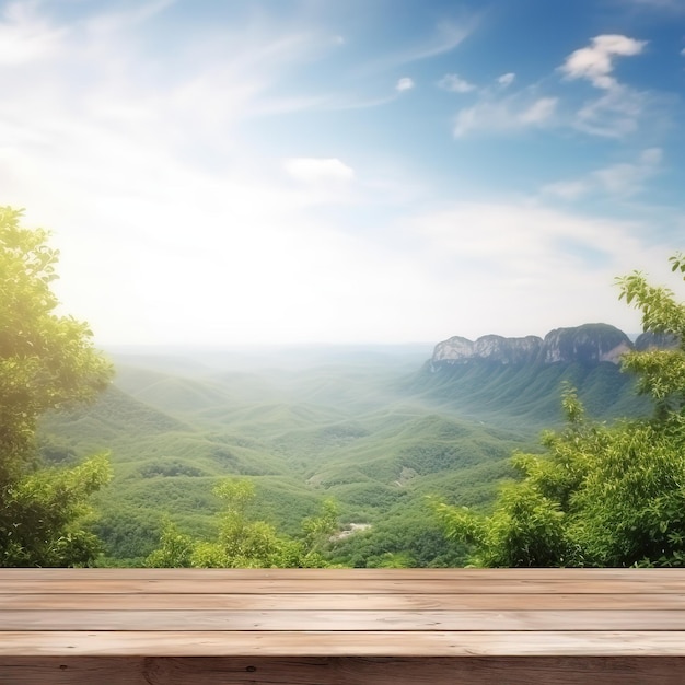 Una mesa de madera con vistas a las montañas y al cielo azul.