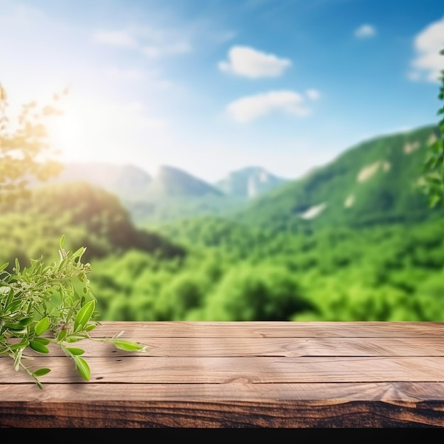 Mesa de madera con vistas a un paisaje de montaña.