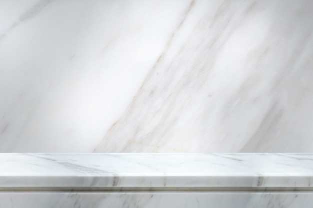 mesa de mármol blanco con fondo de textura natural de la pared para la plantilla de exhibición de productos de maqueta