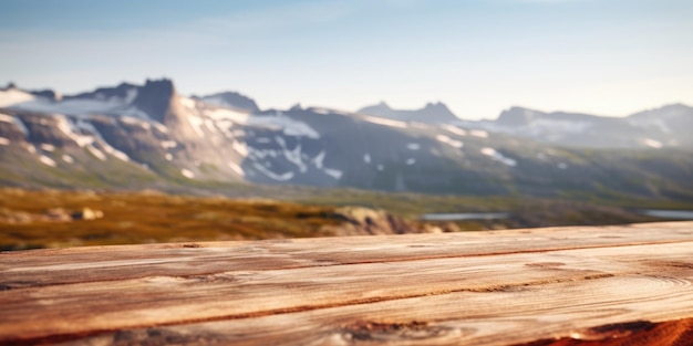 La mesa marrón de madera vacía con un fondo borroso de Groenlandia en verano Exuberante