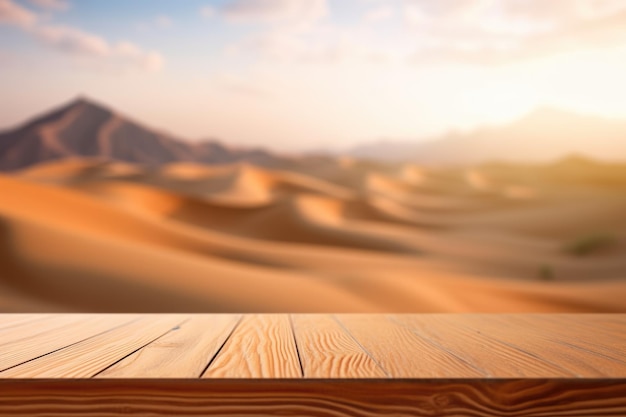 La mesa marrón de madera vacía con un fondo borroso de la montaña de dunas del desierto Imagen exuberante