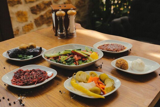 Mesa meze de cena tradicional turca y griega