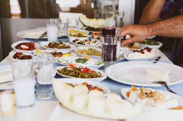 Mesa meze de cena tradicional turca y griega