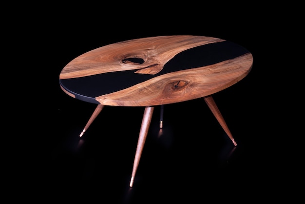 Mesa moderna hecha a mano de nogal