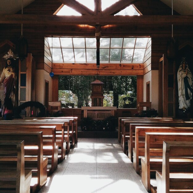 Foto mesa no templo