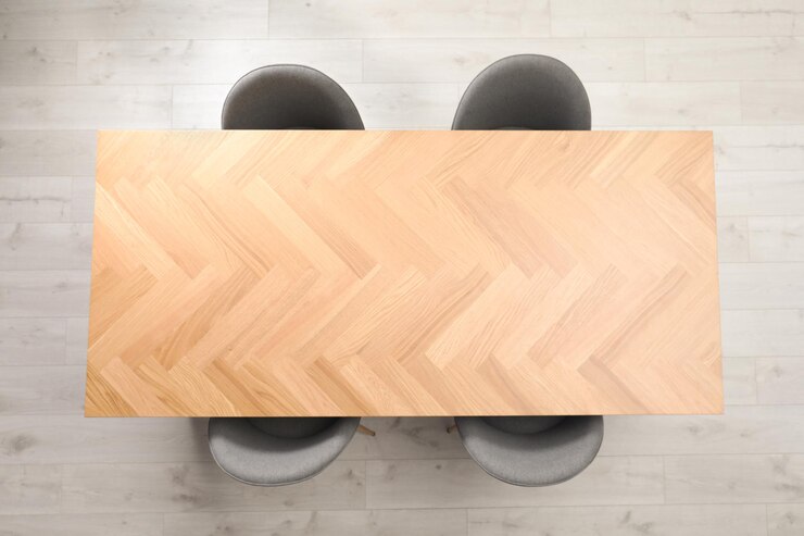 Foto mesa de oficina moderna con vista superior de sillas