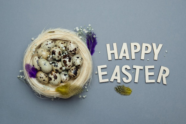 Mesa de Pascua en una mesa gris