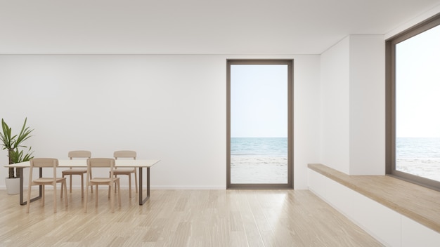 Mesa en piso de madera de gran comedor en casa moderna u hotel de lujo.