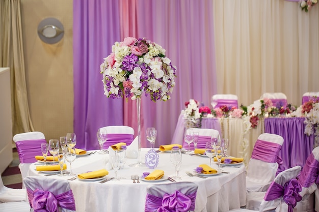 Mesa posta para casamento ou outro jantar de evento