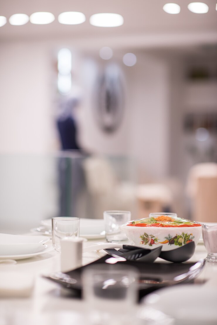 Foto mesa pronta para o almoço