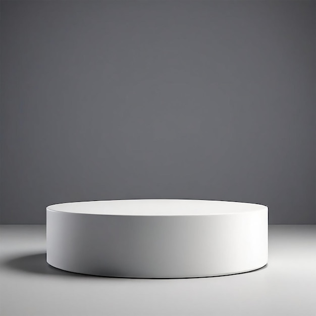 una mesa redonda blanca con una parte superior redonda blanca que dice la palabra cita en ella