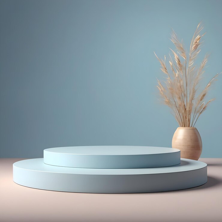 una mesa redonda con un jarrón y una planta encima