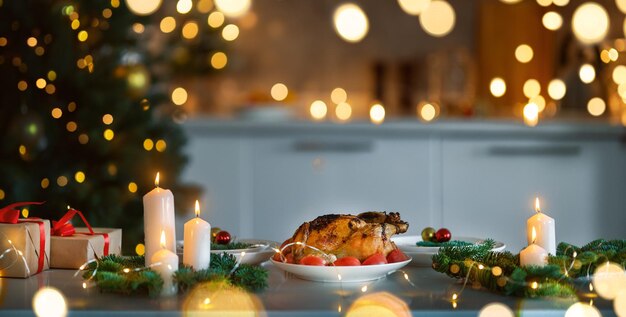 Mesa servida ao jantar de Natal