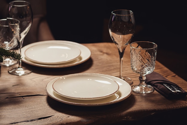 Mesa servida para la cena de navidad