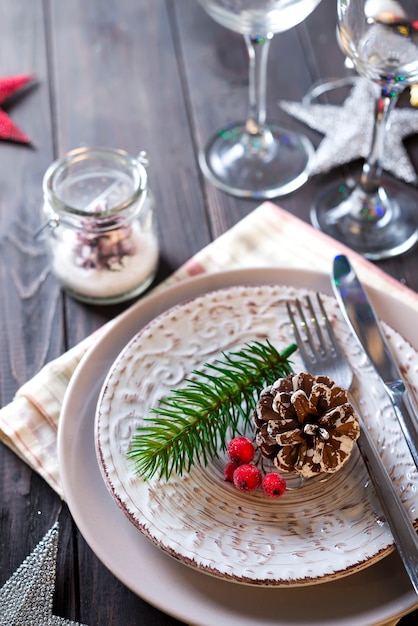 Mesa servida no jantar de natal