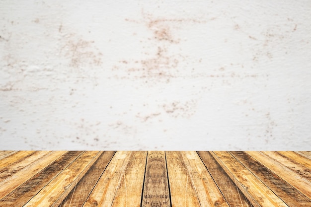 Mesa de tablones de madera de perspectiva vacía con fondo negro de pared de cemento antiguo