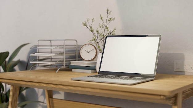 Mesa de trabajo mínima y cómoda con maqueta de computadora portátil y decoración en mesa de madera