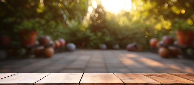 Foto mesa vazia feita de madeira com fundo desfocado de um jardim ao ar livre a mesa de madeira fornece