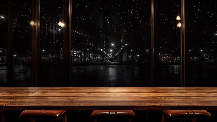 una mesa y una ventana con un cielo nocturno y un reflejo de una escena de la ciudad