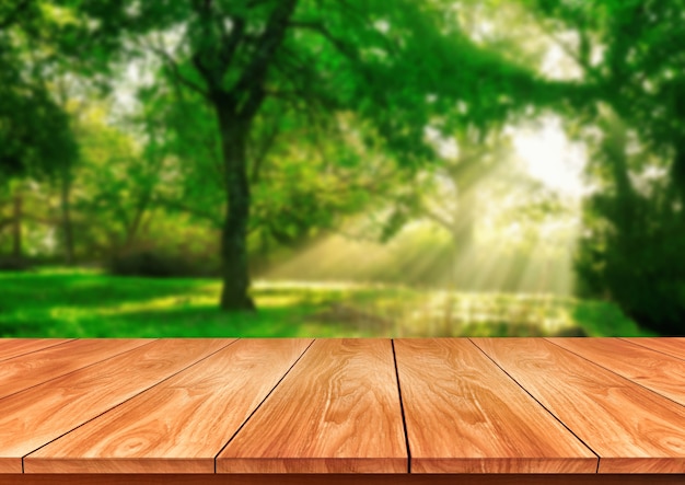 Mesa en verde naturaleza borrosa con copia espacio vacío en la mesa para exhibición de productos