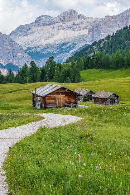 La meseta de Pralongia en el corazón de los Dolomitas, entre Corvara y San Cassiano