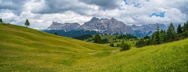 La meseta de Pralongia en el corazón de los Dolomitas, entre Corvara y San Cassiano