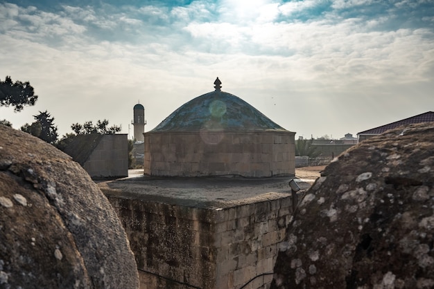 Mesquita antiga localizada na área de Mardakan, República do Azerbaijão