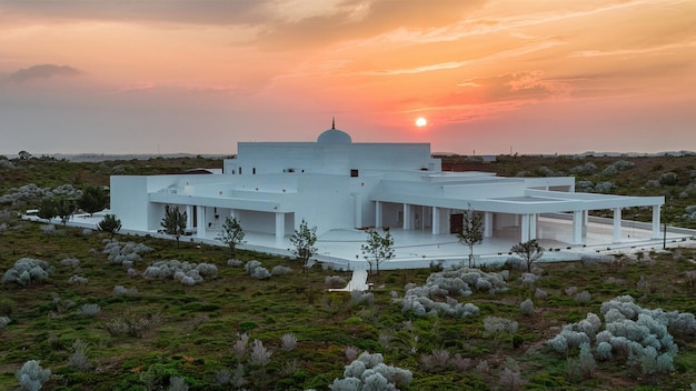 Mesquita contemporânea Uma fusão de tranquilidade branca e serenidade verde em meio à natureza Canopy Sunset D