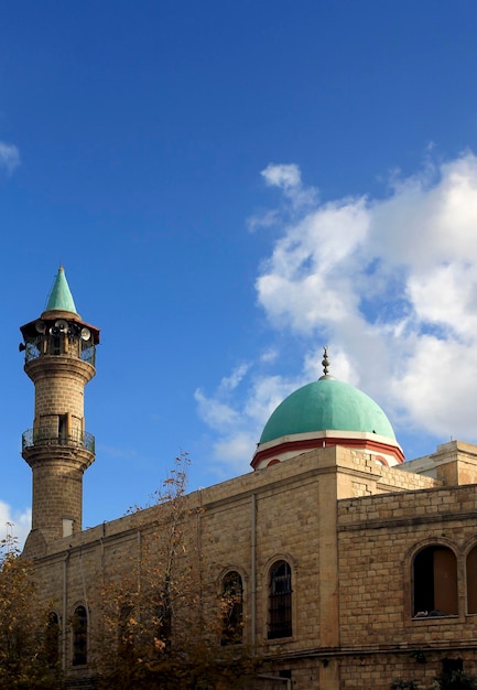 Mesquita em Haifa perto do mercado de pulgas